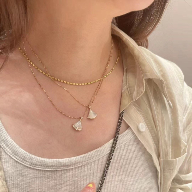 Bv1g*ai necklaces